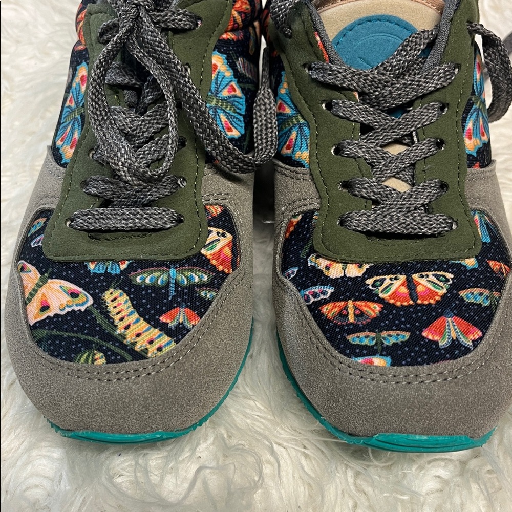 Inkkas Earth Tone butterfly Sneakers - Picture 6 of 6